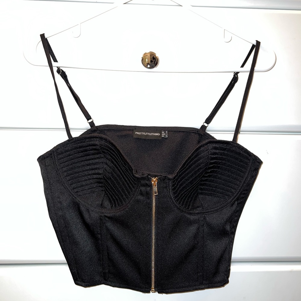 Prettylittle thing crop tank top :)
